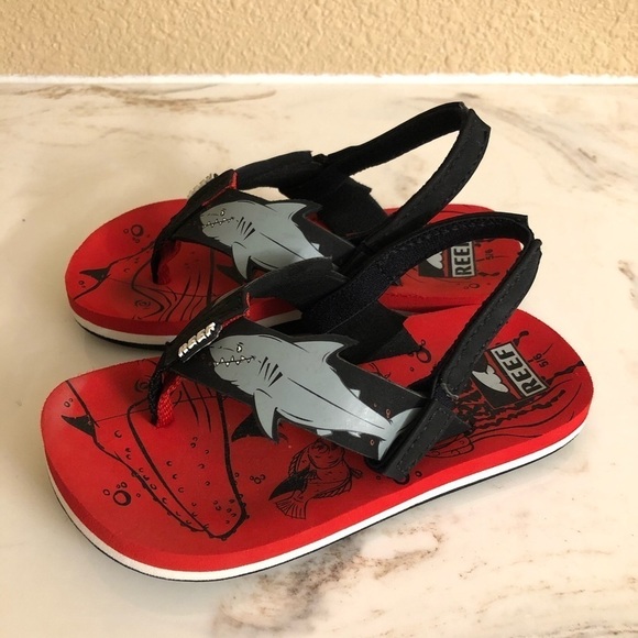 Reef Toddler 5/6 red and black shark sandals - Picture 4 of 7